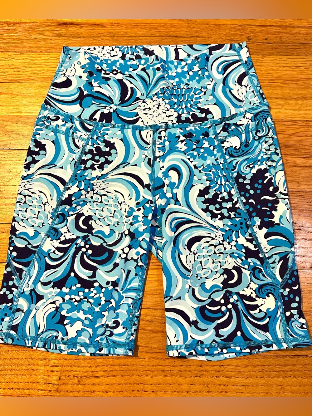 Lilly Pulitzer Medium Luxletic 8" High Rise Bike Short  "Resort White Mermazing"